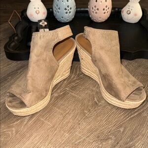 Women's Tan Wedge Sandals